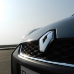 Renault Pulse : Honeycomb pattern grille inset